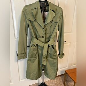 Stylish Cole Haan Green Trench Coat with Belt and Adjustable Cuffs